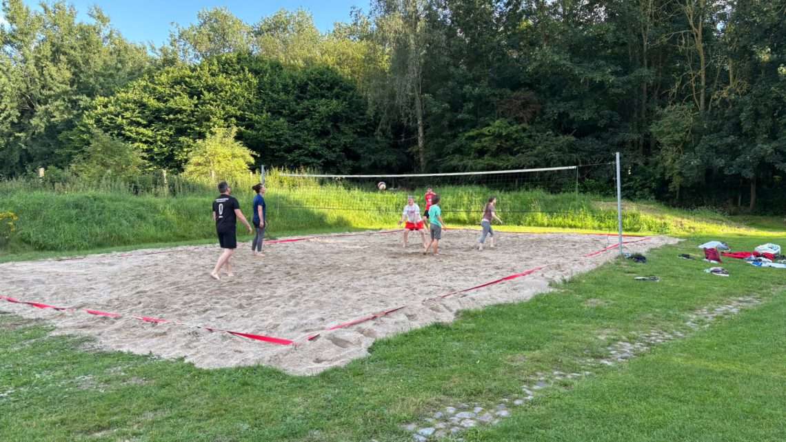 Volleyballfeld am Badeteich fertiggestellt